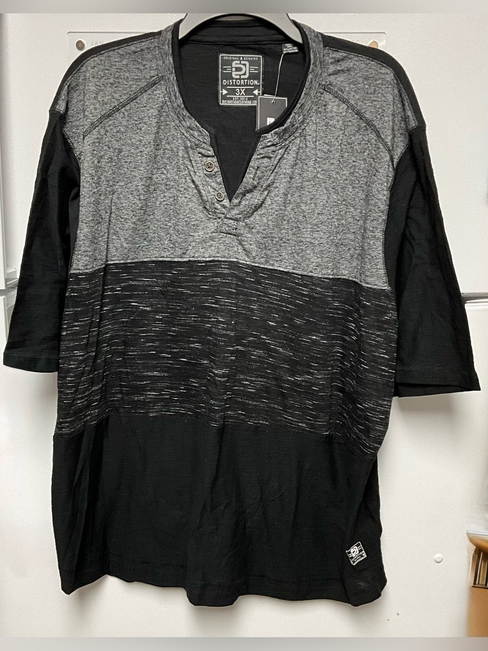 Distortion Men's Black & Gray Short Sleeve Tee